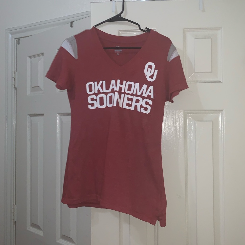 🌹Nike Women’s V- Neck Tee